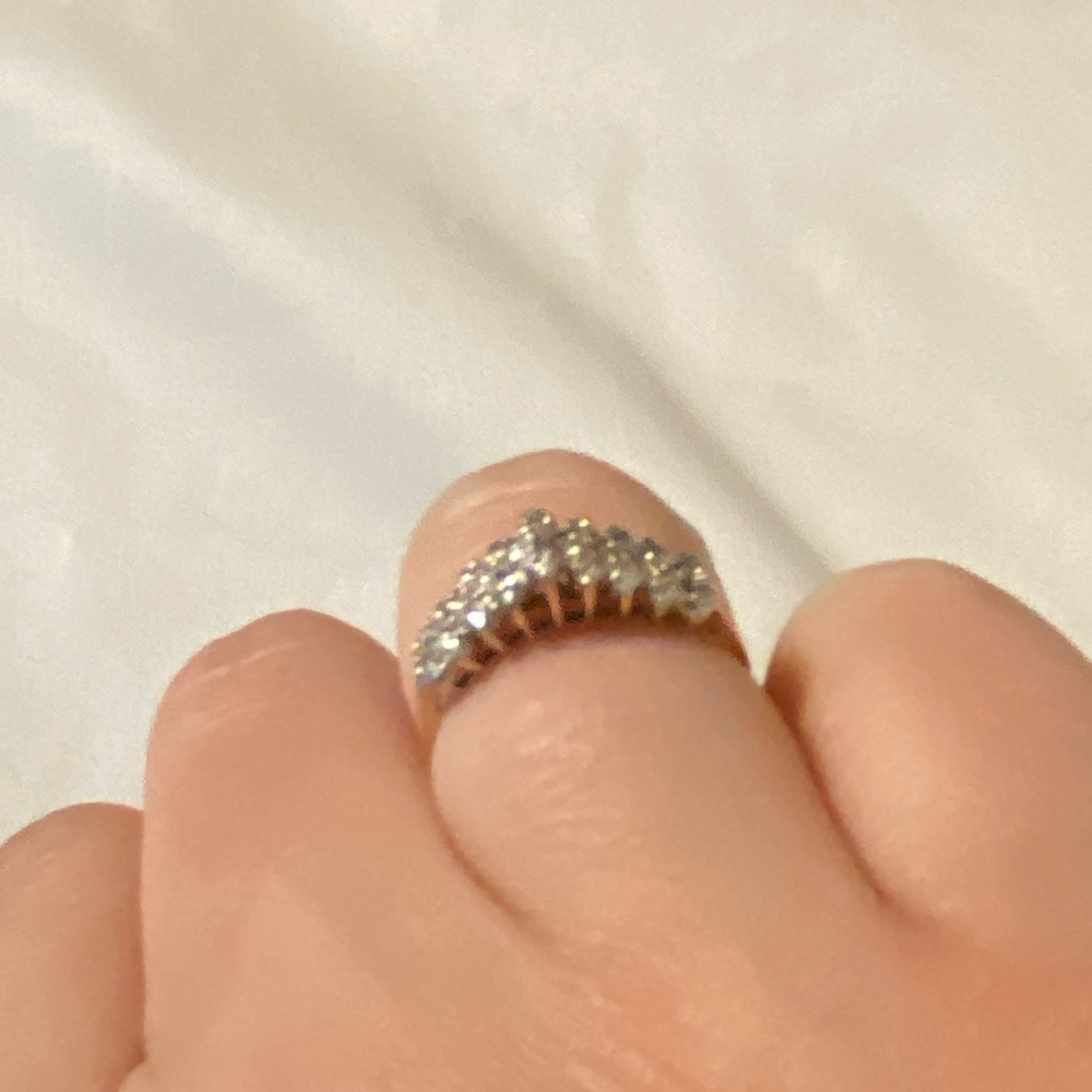 10k ring diamond accent
